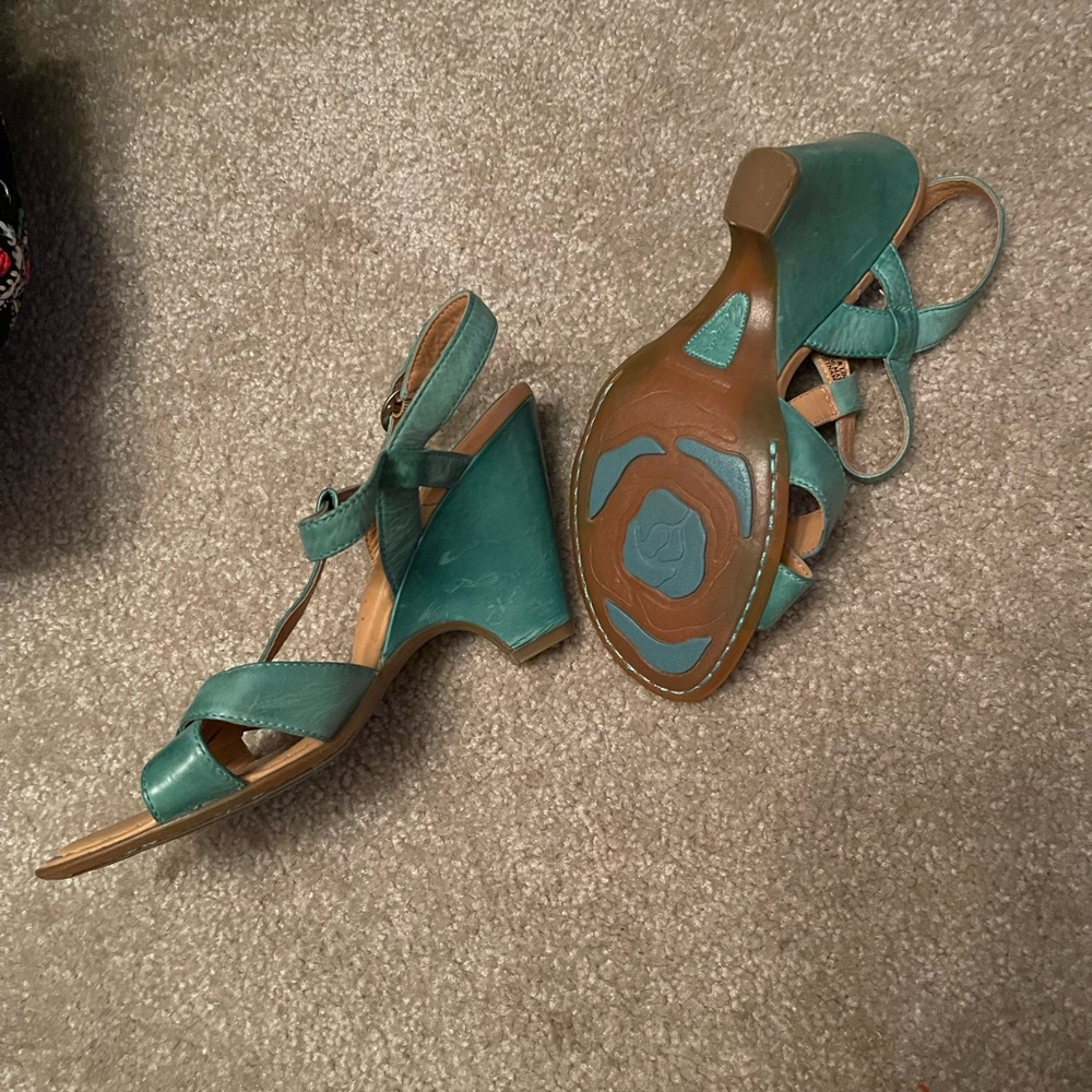 Born crown sandals
